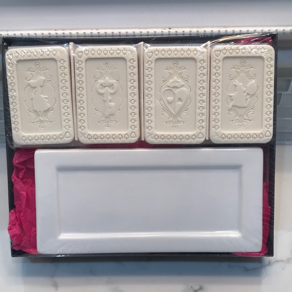 Disney Alice in Wonderland soap set